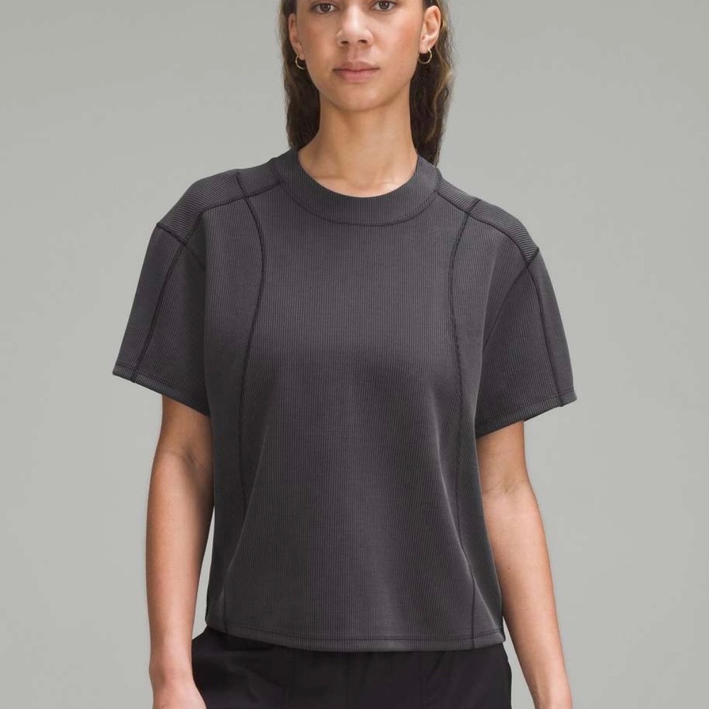 Lululemon‎ Black Dark Gray Ribbed Softstreme Tee Shirt SZ 6 Athleisure Sporty
